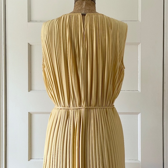 H&M  Retro Pleated Knee Lenght Dress - Summer Dress - Mustard Gold - Small - Picture 4 of 6